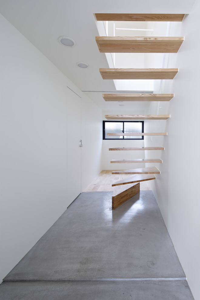 Modelo de escalera minimalista sin contrahuella con escalones de madera