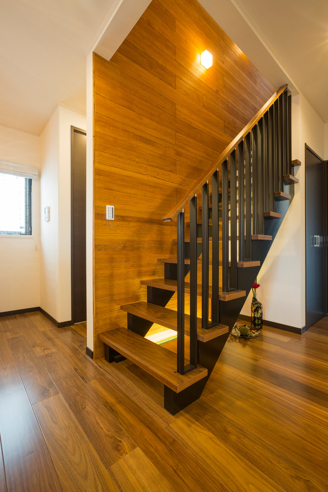 Источник вдохновения для домашнего уюта: лестница в стиле ретро