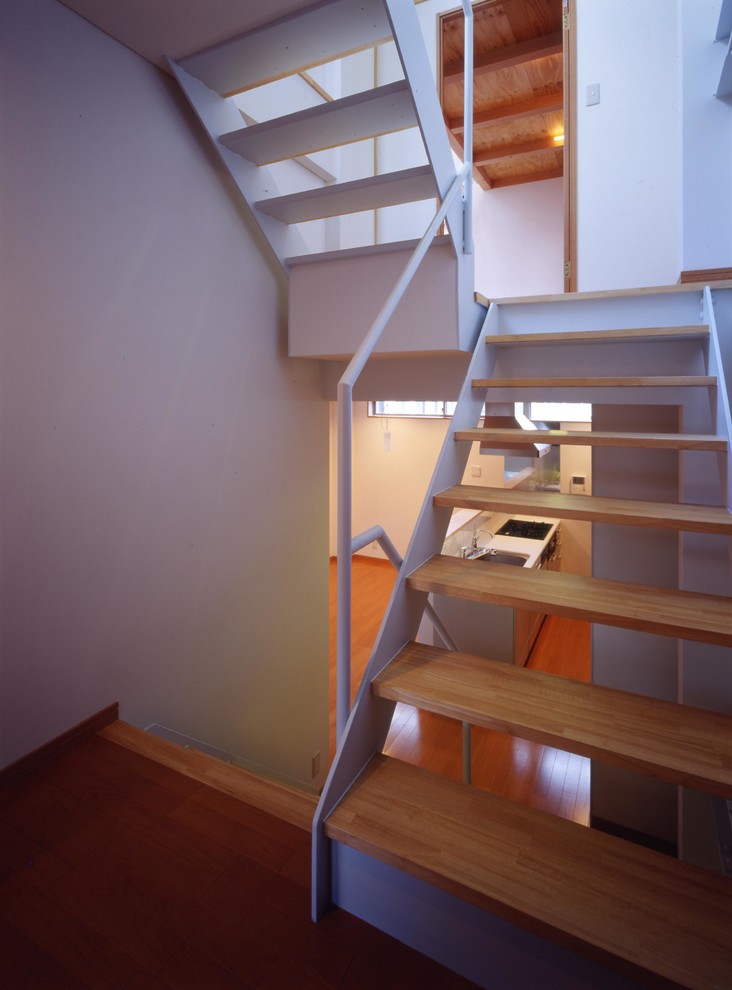 This is an example of a modern staircase in Osaka.