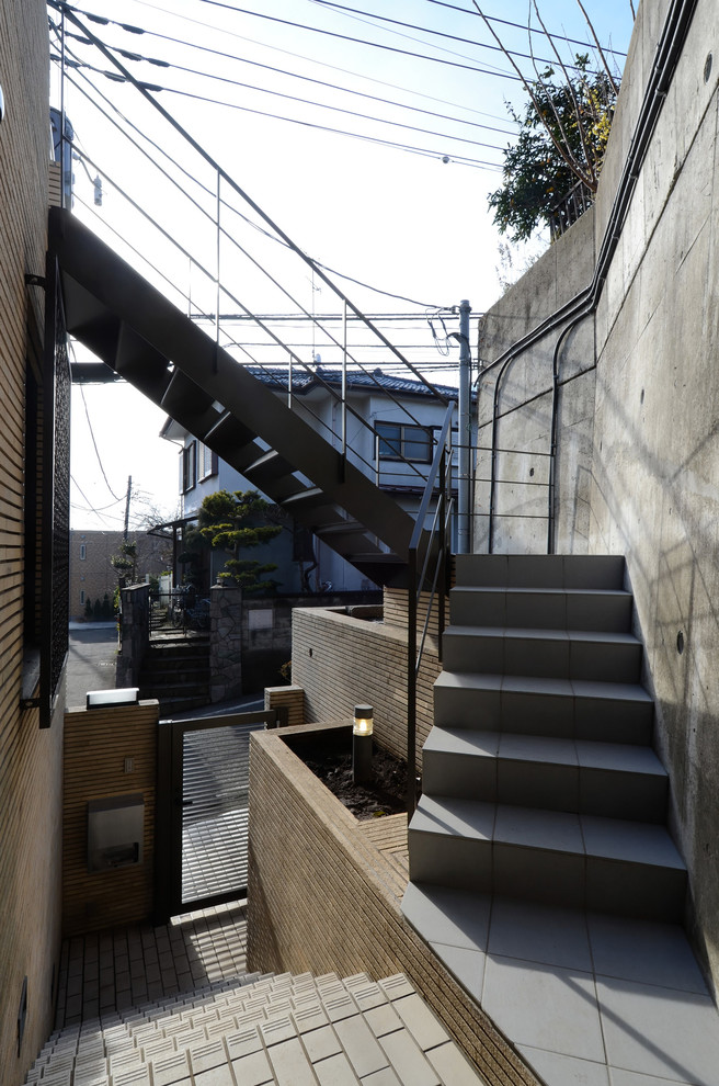 横浜にあるコンテンポラリースタイルのおしゃれな階段の写真