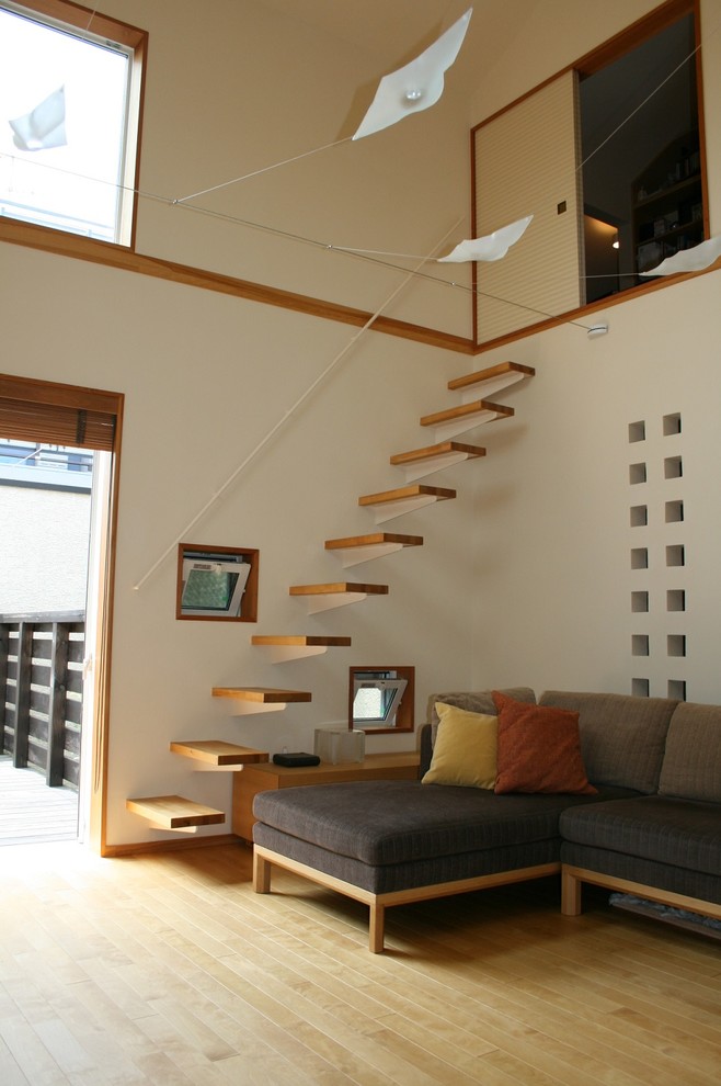 Idées déco pour un escalier sans contremarche droit asiatique avec des marches en bois.
