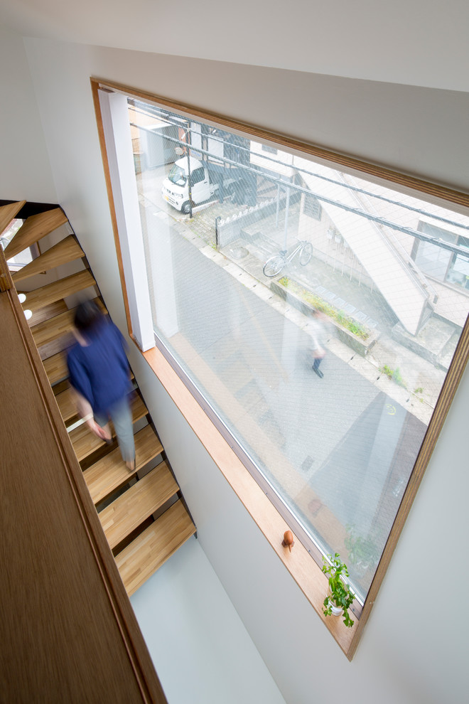Idées déco pour un escalier sans contremarche droit moderne avec des marches en bois et un garde-corps en bois.