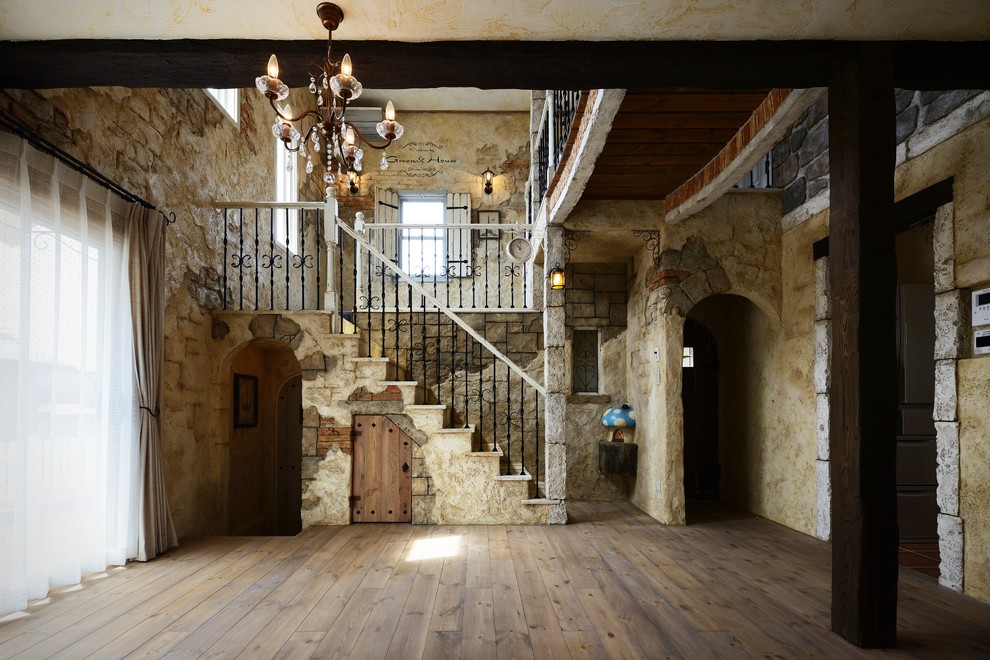 Gerade Shabby-Style Holztreppe mit Holz-Setzstufen und Stahlgeländer in Sonstige