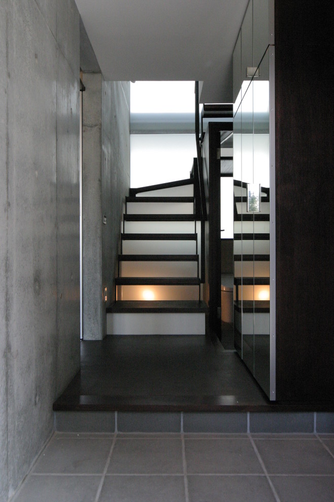 Mittelgroße Moderne Treppe in Tokio